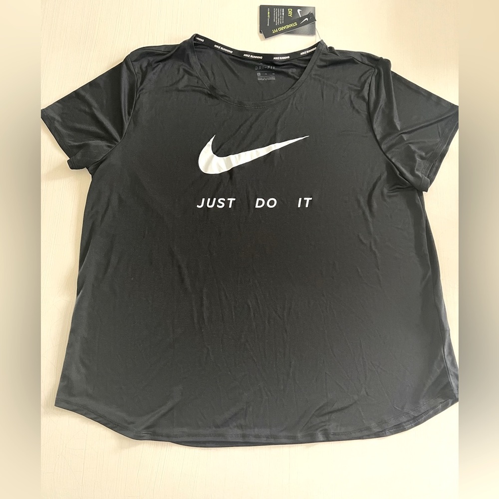 NWT Women’s Nike Running top
